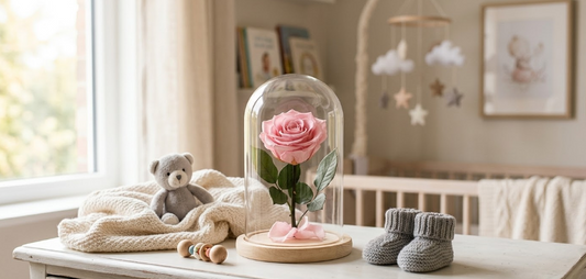 Offrir une rose éternelle pour une naissance : symbolique et idées