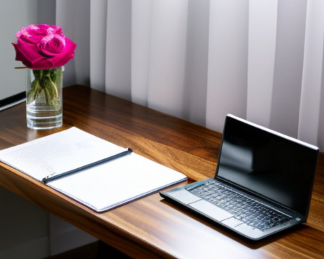 une eternal rose sur un bureau