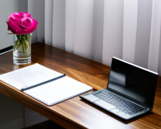 une eternal rose sur un bureau
