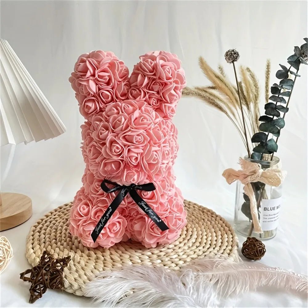 Lapin en Roses Éternelles – Le Cadeau Parfait pour Émerveiller