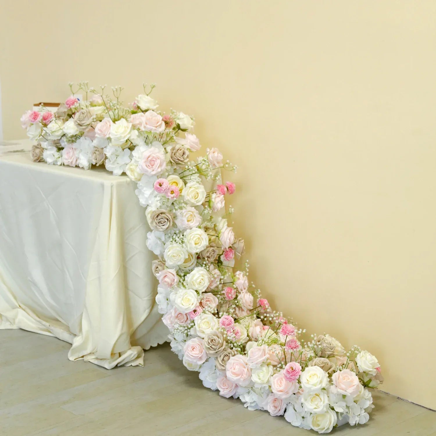 Chemin de Table Floral en Soie – Décoration Mariage & Centre de Table - Rose Eternelle La Boutique