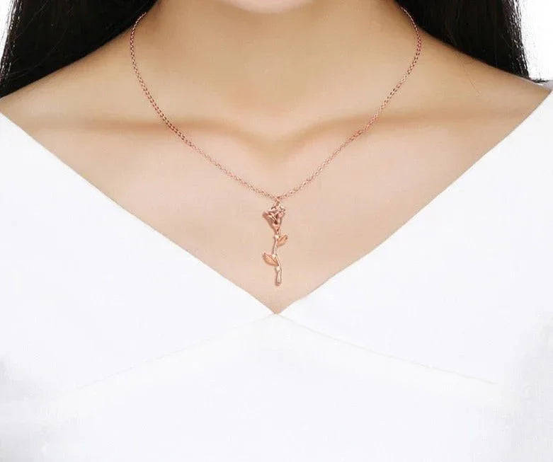 Collier en Argent avec pendentif en forme de Rose - Rose Eternelle La Boutique